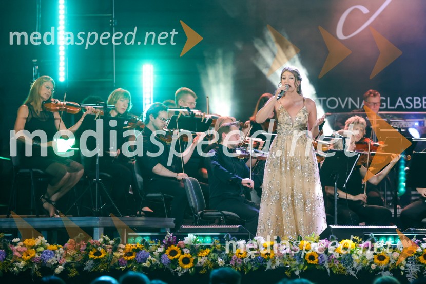  Saša Lešnjek, pevka, igralkaVečer slovenske popevke, 18. Festival Arsana