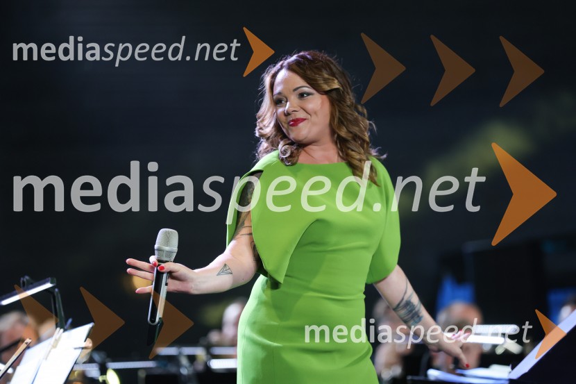  Jana Šušteršič, pevka, zmagovalka šova Slovenija ima talent 2014Večer slovenske popevke, 18. Festival Arsana