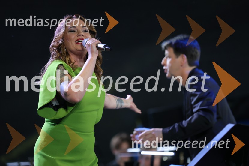  Jana Šušteršič, pevka, zmagovalka šova Slovenija ima talent 2014Večer slovenske popevke, 18. Festival Arsana