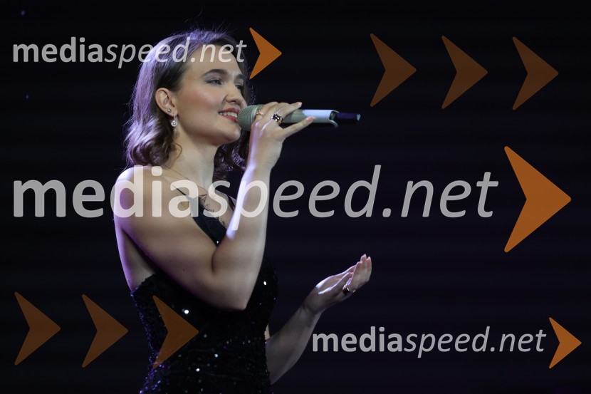  Veronika Strnad, pevkaVečer slovenske popevke, 18. Festival Arsana