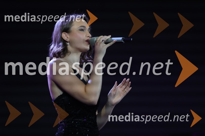  Veronika Strnad, pevkaVečer slovenske popevke, 18. Festival Arsana