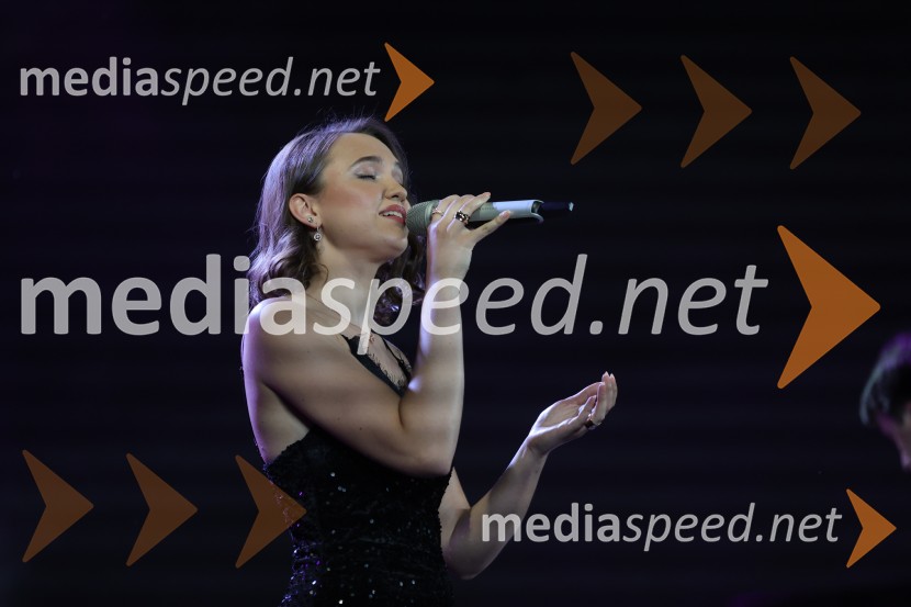  Veronika Strnad, pevkaVečer slovenske popevke, 18. Festival Arsana