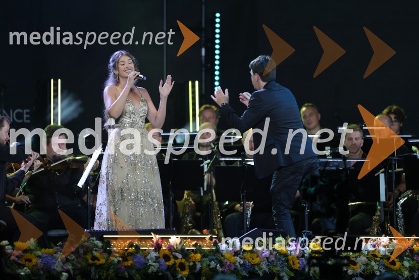  Saša Lešnjek, pevka, igralkaVečer slovenske popevke, 18. Festival Arsana