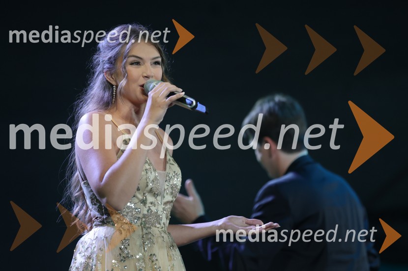  Saša Lešnjek, pevka, igralkaVečer slovenske popevke, 18. Festival Arsana