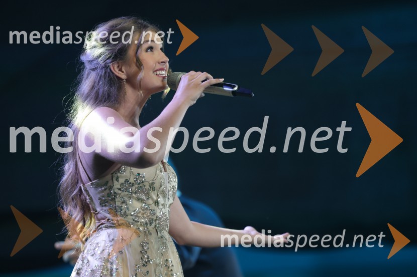  Saša Lešnjek, pevka, igralkaVečer slovenske popevke, 18. Festival Arsana