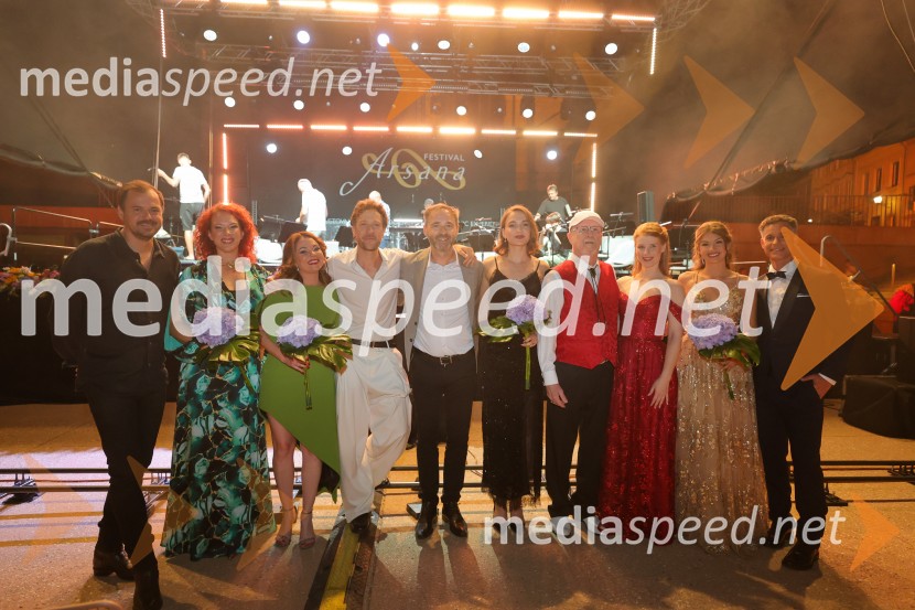  Andraž Hribar, pevec;  Lea Likar, pevka;  Jana Šušteršič, pevka, zmagovalka šova Slovenija ima talent 2014;  Klemen Slakonja, igralec, komik in TV voditelj;  Mladen Delin, direktor festivala Arsana;  Veronika Strnad, pevka;  Tomaž Domicelj, glasbenik;  Klara Eva Kukovičič;  Saša Lešnjek, pevka, igralka;  Andrej Geržina, TV voditeljVečer slovenske popevke, 18. Festival Arsana
