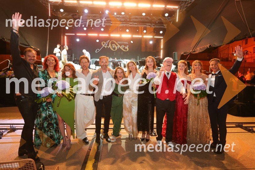  Andraž Hribar, pevec;  Lea Likar, pevka;  Jana Šušteršič, pevka, zmagovalka šova Slovenija ima talent 2014;  Klemen Slakonja, igralec, komik in TV voditelj;  Mladen Delin, direktor festivala Arsana;  ... ;  Ana Delin, pevka, Vox Arsana;  Veronika Strnad, pevka;  Tomaž Domicelj, glasbenik;  Klara Eva Kukovičič;  Jana Šušteršič, pevka, zmagovalka šova Slovenija ima talent 2014;  Andrej Geržina, TV voditeljVečer slovenske popevke, 18. Festival Arsana