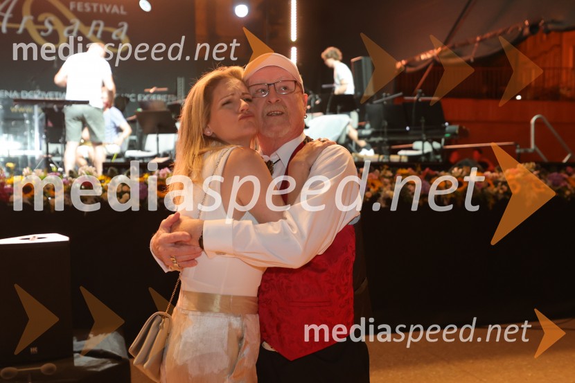  Ana Delin, pevka, Vox Arsana;  Tomaž Domicelj, glasbenikVečer slovenske popevke, 18. Festival Arsana