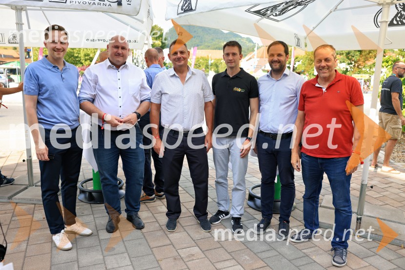 Pivo in cvetje 2026, petek