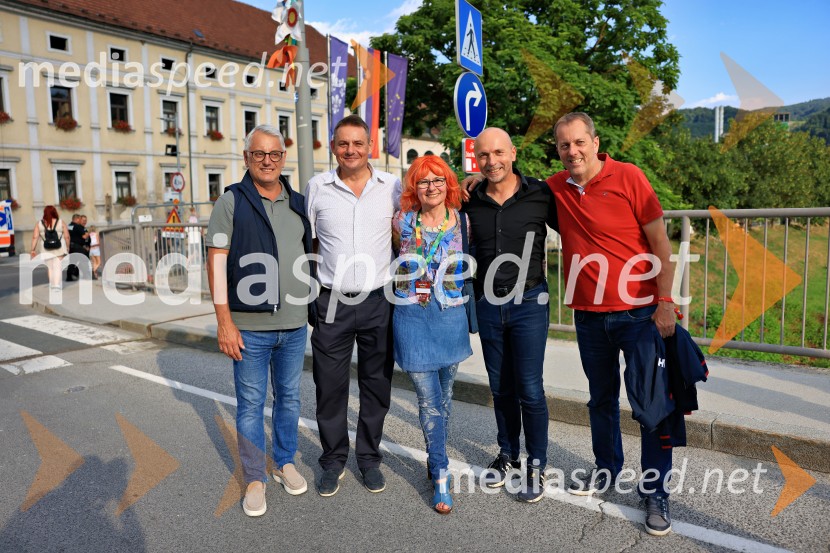 Pivo in cvetje 2026, petek