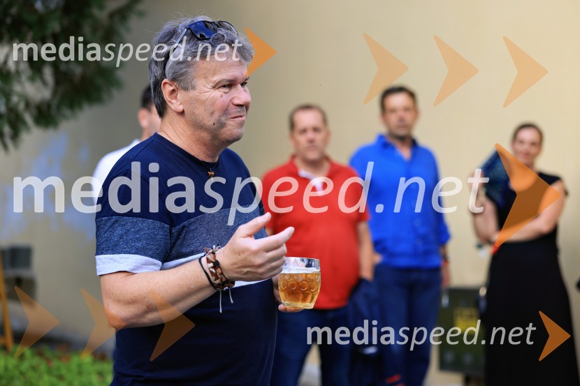 Pivo in cvetje 2026, petek