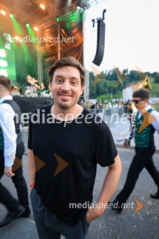Pivo in cvetje 2026, petek