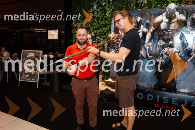 dr. med. spec Aljoša Frelih, ginekolog in porodničar;  David Zupančič, specializant infektologije, pisatelj in spletni vplivnežOdiseja, premiera, Cineplexx