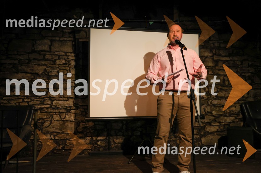  Aleš  Potrč, direktor in lastnik Fit TovarnaSTEFFANIO predstavlja trilogijo videospotov: zgodbo o boju, ljubezni in ponovnem rojstvu