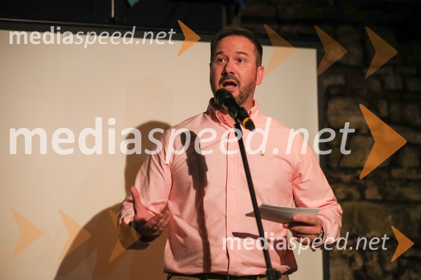  Aleš  Potrč, direktor in lastnik Fit TovarnaSTEFFANIO predstavlja trilogijo videospotov: zgodbo o boju, ljubezni in ponovnem rojstvu