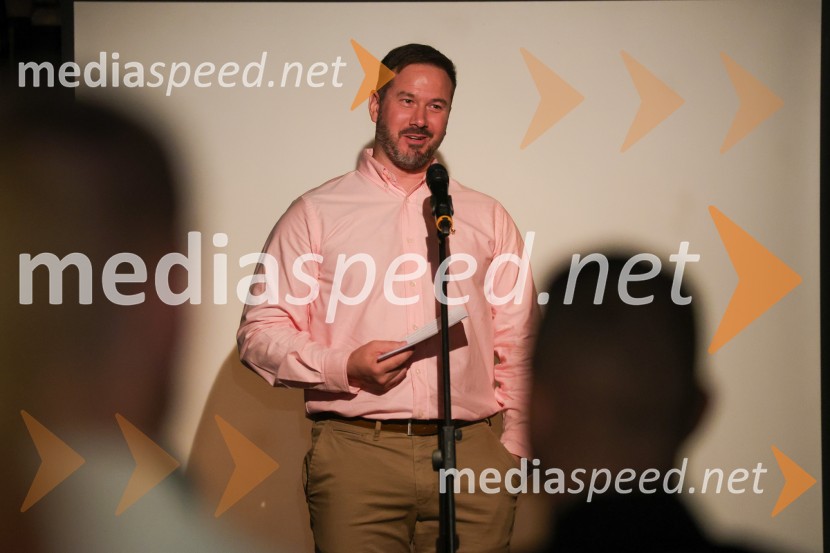  Aleš  Potrč, direktor in lastnik Fit TovarnaSTEFFANIO predstavlja trilogijo videospotov: zgodbo o boju, ljubezni in ponovnem rojstvu