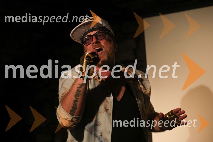  Štefan  Čamič - Steffanio, skupina Game OverSTEFFANIO predstavlja trilogijo videospotov: zgodbo o boju, ljubezni in ponovnem rojstvu