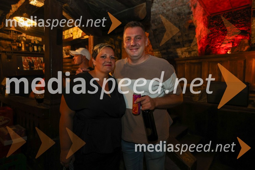  Simona Kosi;  ... STEFFANIO predstavlja trilogijo videospotov: zgodbo o boju, ljubezni in ponovnem rojstvu