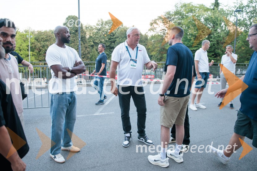  ... ;  Saša Dončić, bivši košarkar, trener;  Greg St. Jean, košarkarski trenerSlovenija premagala Latvijo