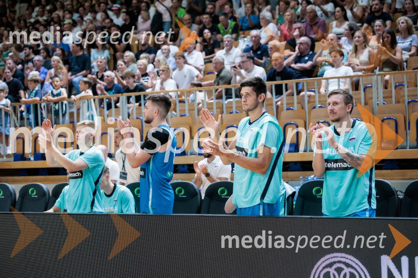  Martin Krampelj, košarkar;  ... Slovenija premagala Latvijo