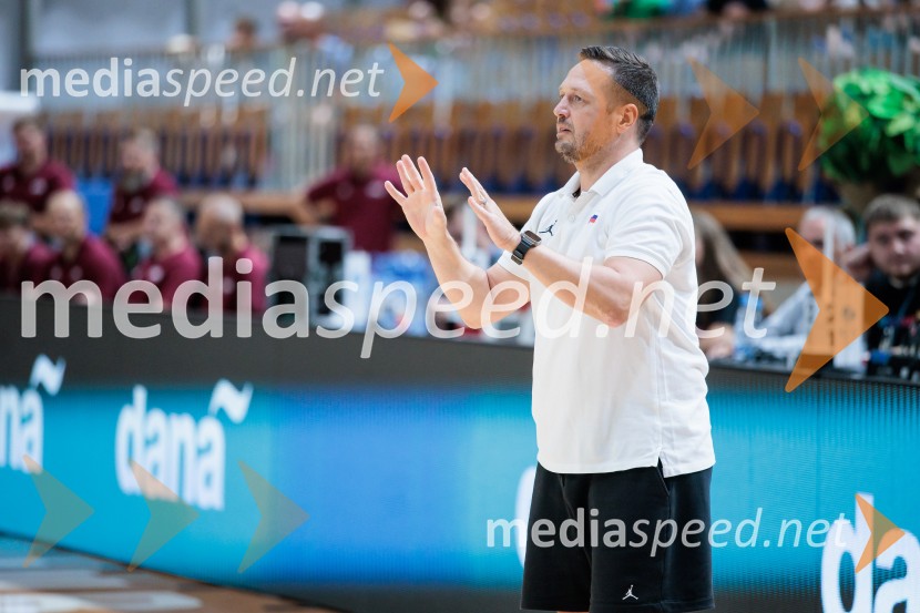 Aleksander Sekulić, selektor  košarkaške reprezentanceSlovenija premagala Latvijo
