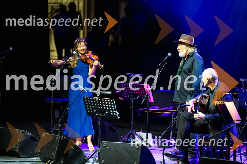  Yvette Holzwarth, violina, vokal;  Rade Šerbedžija, igralec, režiser in glasbenik;  Miroslav Tadić, kitaristRade Šerbedžija, Ljubljana Festival 2026