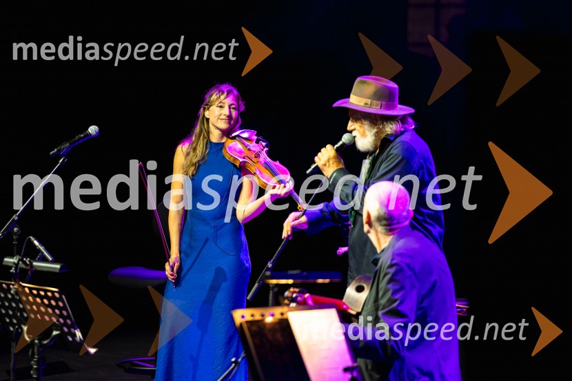  Yvette Holzwarth, violina, vokal;  Rade Šerbedžija, igralec, režiser in glasbenik;  Miroslav Tadić, kitaristRade Šerbedžija, Ljubljana Festival 2026