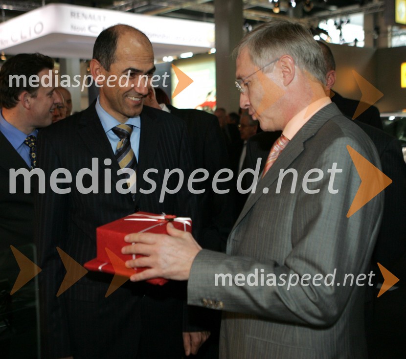 Janez Janša, predsednik Vlade Republike Slovenije in Klaus Oberhammer, generalni direktor podjetja Citroen Slovenija d.o.o.23. avtomobilski salon Slovenije, Celje