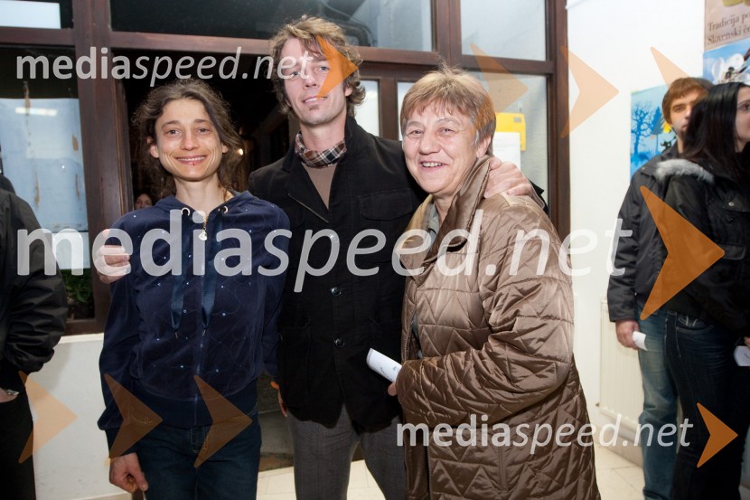 Nataša Tlaker, Nejc Zupan, plesalec in Irena TlakerOptimist, premiera