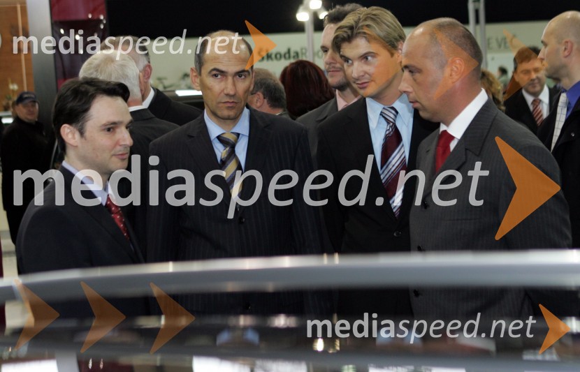 Danilo Ferjančič, generalni direktor podjetja Porsche Slovenija d.o.o., Janez Janša, predsednik Vlade Republike Slovenije, Wilfried Weitegasser, generalni direktor podjetja Porsche Slovenija d.o.o. in Robert Golob, predsednik avtomobilskega društva Slovenije in vodja komerciale ...23. avtomobilski salon Slovenije, Celje