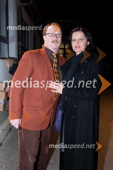 Tomaž Domicelj, glasbenik in Irena Brunec, kiparkaOptimist, premiera