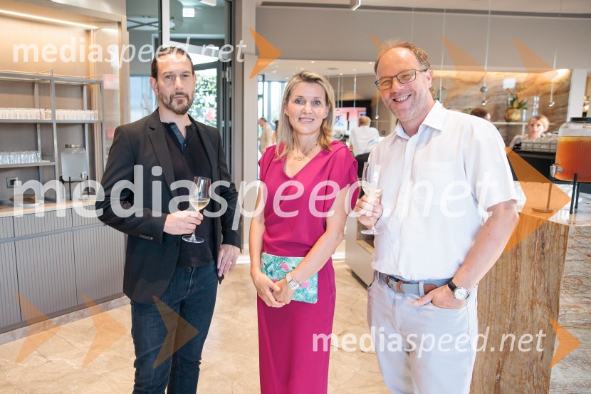  Luka Ličar;  Barbara Uranjek Kozina, direktorica, Britansko-slovenska gospodarska zbornica;  Peter Dolenc, direktor, PDiVizija Poletno druženje Back from summer, Britansko-slovenska gospodarska zbornica