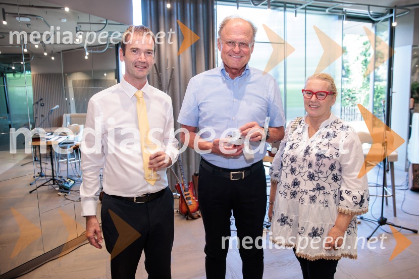  Peter Slapšak, direktor, Elementum d.o.o;  Janez  Škrabec, direktor Riko d.o.o.;  ... Poletno druženje Back from summer, Britansko-slovenska gospodarska zbornica