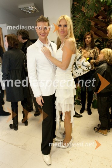 	Damjan Murko, pevec in njegova soproga Maja ŽilavecOptimist, premiera