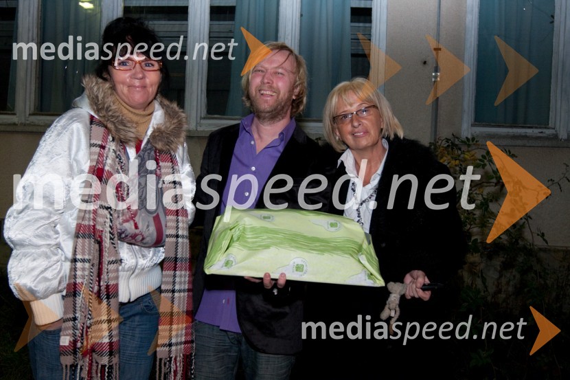 Helena Sešelj, Matjaž Javšnik, igralec in Diana Cesar, poslovna direktorica pediatrične klinike LjubljanaOptimist, premiera