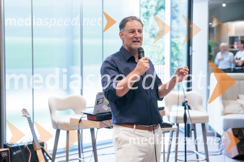  John Denhof, direktor podjetja Subtle InsightsPoletno druženje Back from summer, Britansko-slovenska gospodarska zbornica