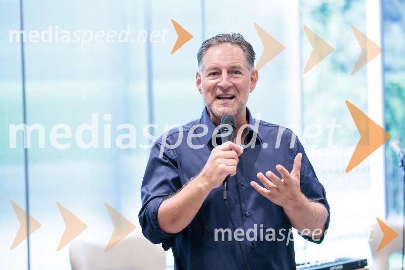  John Denhof, direktor podjetja Subtle InsightsPoletno druženje Back from summer, Britansko-slovenska gospodarska zbornica