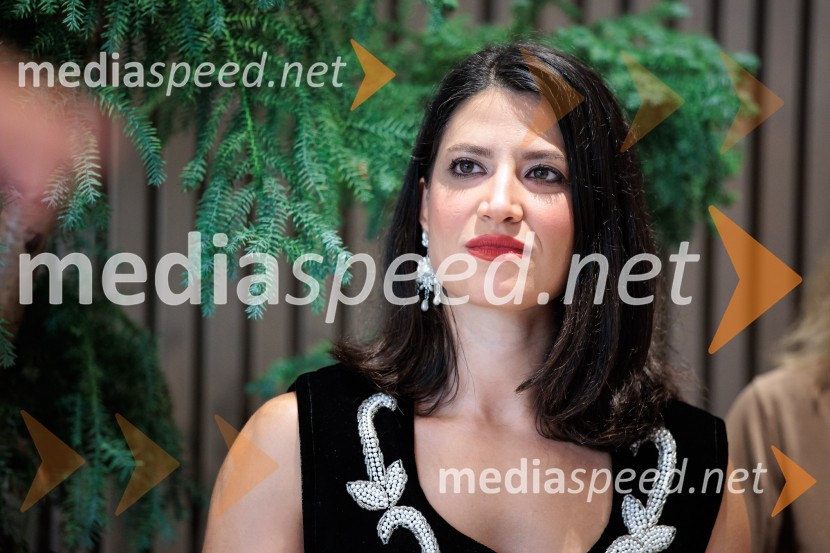  Bita Bagheri, sodelavka za trženje, FledgeWorksPoletno druženje Back from summer, Britansko-slovenska gospodarska zbornica