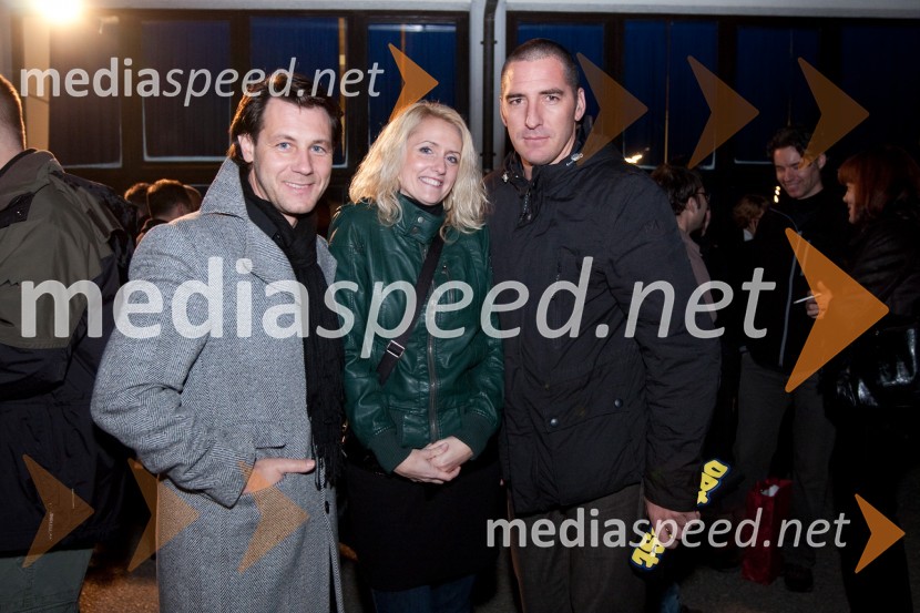 Marko Vozelj, pevec s soprogo Tino in Matjaž Vrhovnik, strokovni komentator RTV Slovenija in nekdanji alpski smučarOptimist, premiera