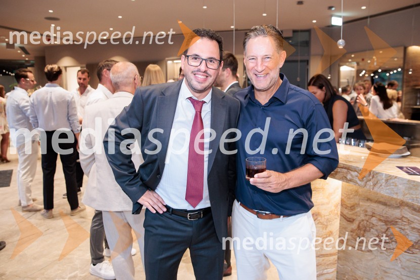 Žiga Sternad, odvetnik, Odvetniška pisarna Senica & partnerji, d.o.o.;  John Denhof, direktor podjetja Subtle InsightsPoletno druženje Back from summer, Britansko-slovenska gospodarska zbornica