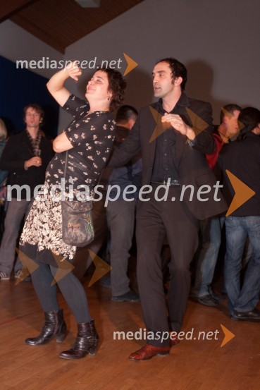 Vito Rožej, igralec, njegova partnerka DukaOptimist, premiera