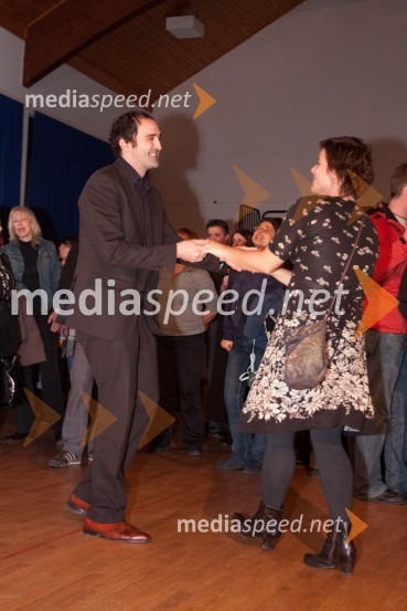 Vito Rožej, igralec, njegova partnerka DukaOptimist, premiera