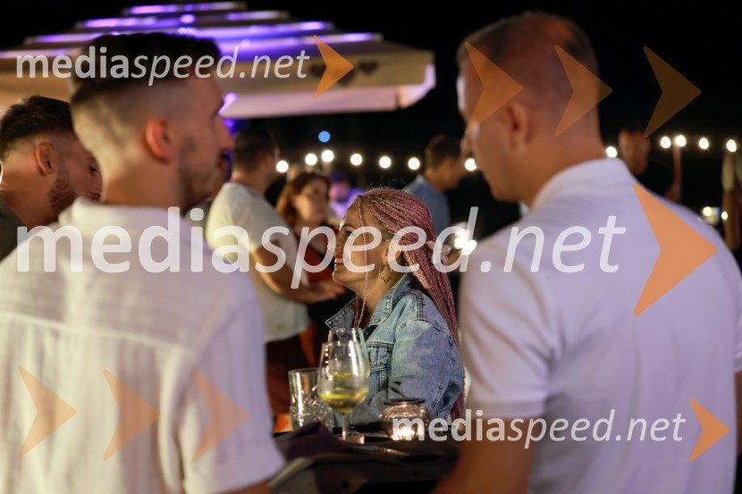 Hotel Arena z večerom pod zvezdami obuja spomin na radvanjske noči