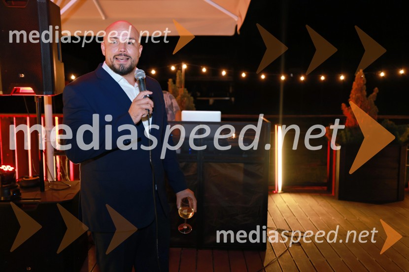 Hotel Arena z večerom pod zvezdami obuja spomin na radvanjske noči