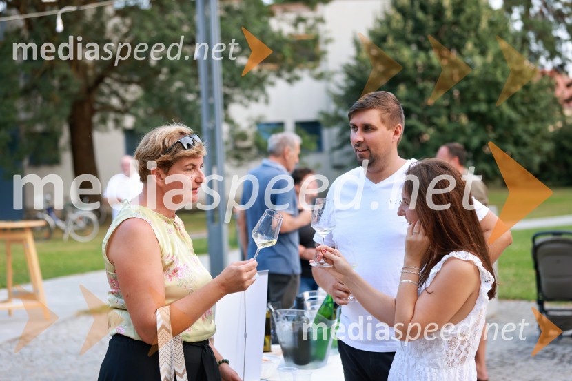  Martina  Bukovec, Zavod za turizem in razvoj Lendava;  ... Večer lendavskih vin in koncert kvarteta Duh, Festival Vinarium