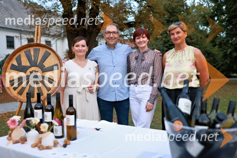  ... ;  ... ;  ... ;  Martina  Bukovec, Zavod za turizem in razvoj LendavaVečer lendavskih vin in koncert kvarteta Duh, Festival Vinarium