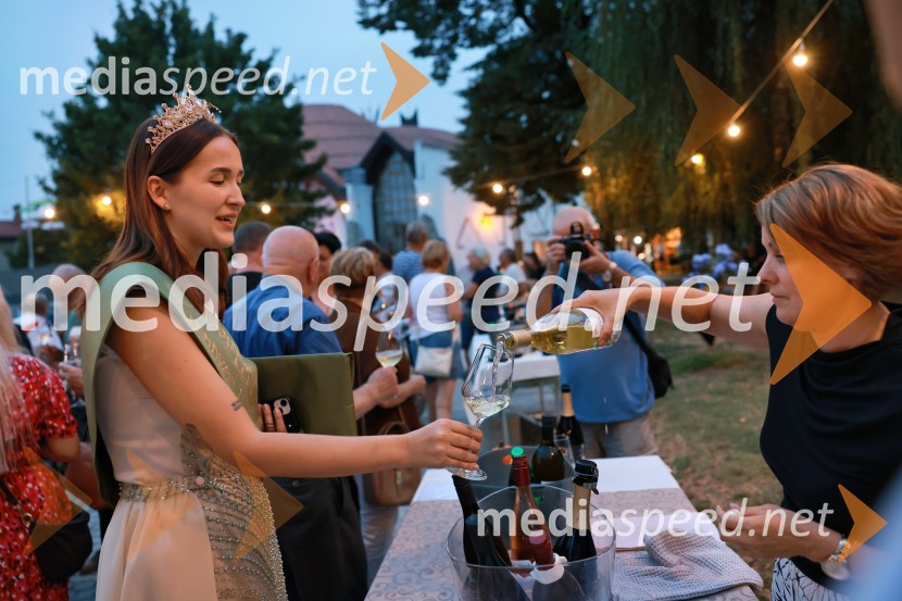  Tia Tonkovič, 2. vinska kraljica Lendave;  ... Večer lendavskih vin in koncert kvarteta Duh, Festival Vinarium