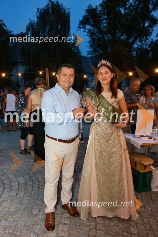  Janez Magyar, župan, Občina Lendava;  Tia Tonkovič, 2. vinska kraljica LendaveVečer lendavskih vin in koncert kvarteta Duh, Festival Vinarium