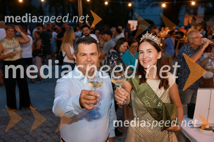  Janez Magyar, župan, Občina Lendava;  Tia Tonkovič, 2. vinska kraljica LendaveVečer lendavskih vin in koncert kvarteta Duh, Festival Vinarium