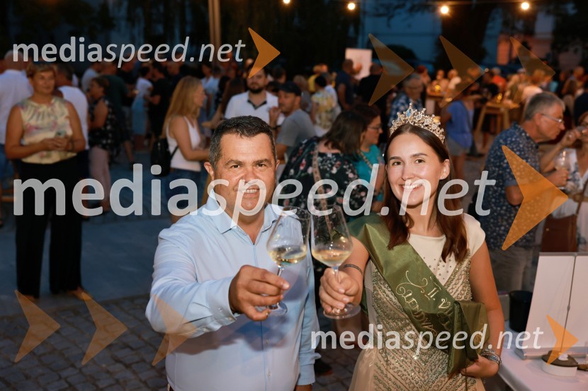  Janez Magyar, župan, Občina Lendava;  Tia Tonkovič, 2. vinska kraljica LendaveVečer lendavskih vin in koncert kvarteta Duh, Festival Vinarium